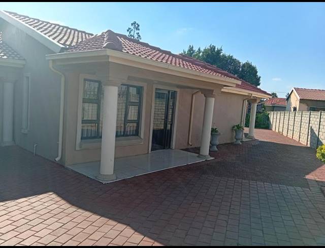 3 BEDROOM HOUSE FOR SALE IN BIRCH ACRES